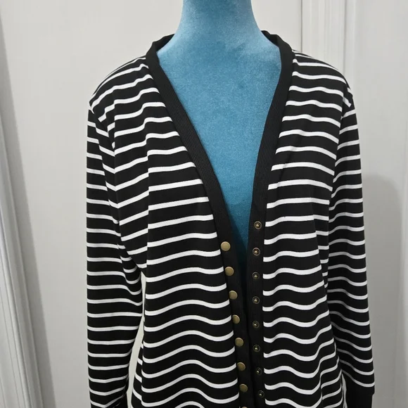 Black and White Sweater - Picture 3 of 5